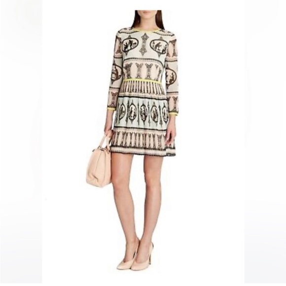 ✨Host PICK✨ Ted Baker Hennee Printed Pleated Dress - Picture 2 of 6